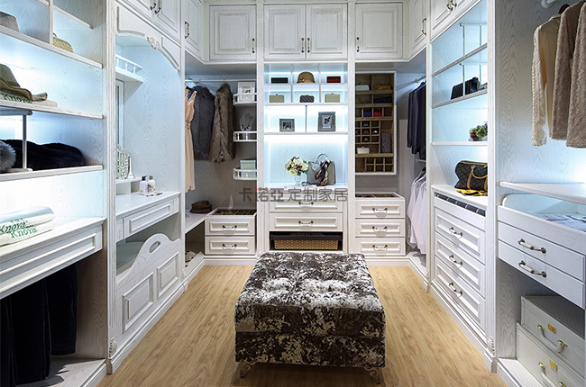 開放式衣柜好不好？開放式衣柜的優(yōu)缺點有哪些？